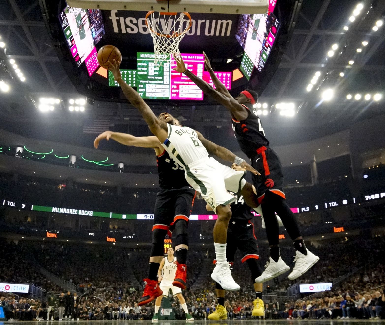 Bucks 125, Raptors 103